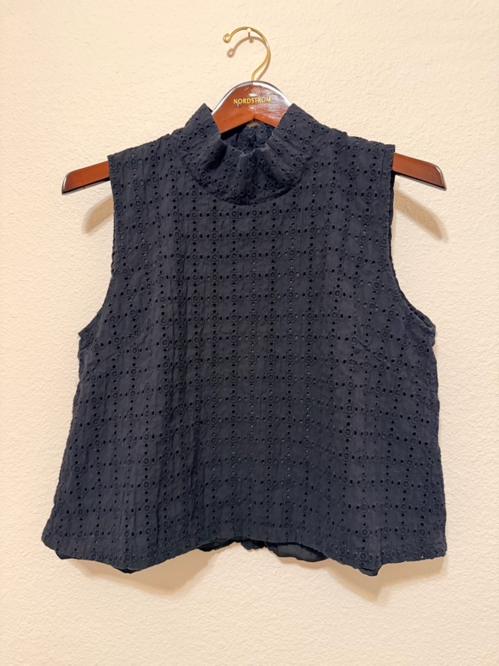 BURU black eyelet mockneck sleeveless cotton top, lined, back buttons - Picture 6 of 12